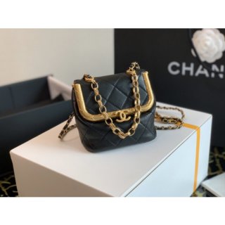 CHANEL SMALL KISS-LOCK BAG