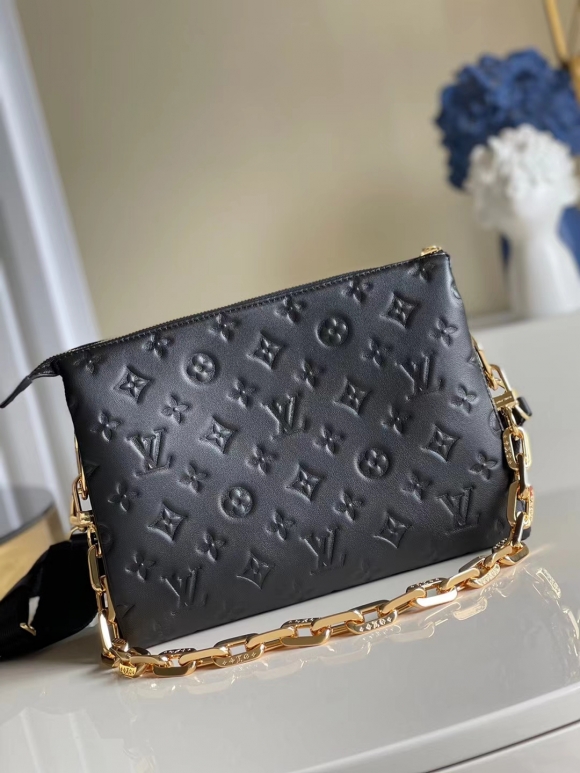 LOUIS VUITTON Coussin bag