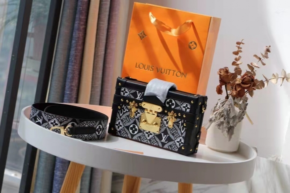 Louis Vuitton PETITE MALLE