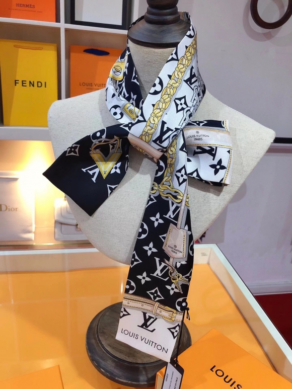 LOUIS VUITTON SCARF