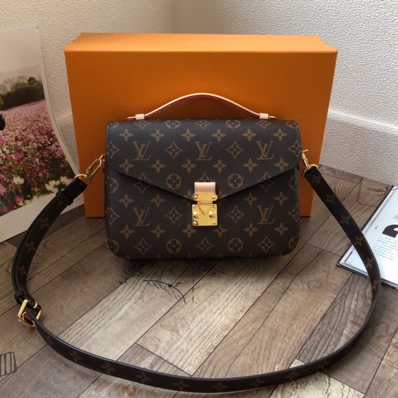 Louis Vuitton Pochette Metis